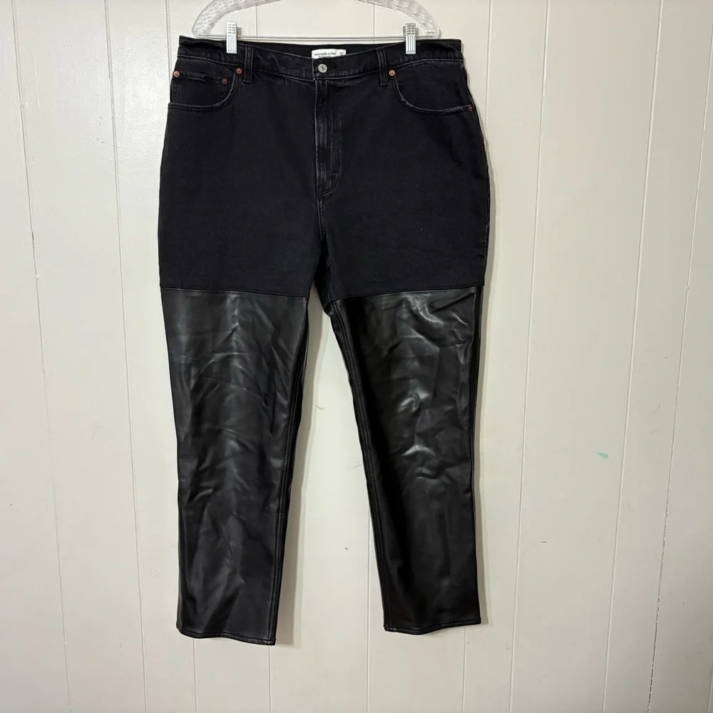 Abercrombie & Fitch The 90’s Straight Ultra High Rise Jeans Black Leather 34/18 - Picture 3 of 9